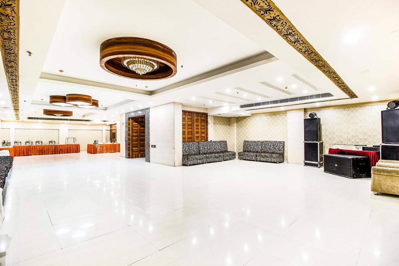 Fabhotel Le Monarque Chandīgarh Екстериор снимка