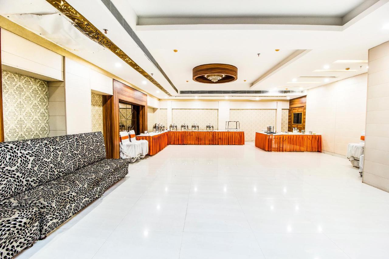 Fabhotel Le Monarque Chandīgarh Екстериор снимка